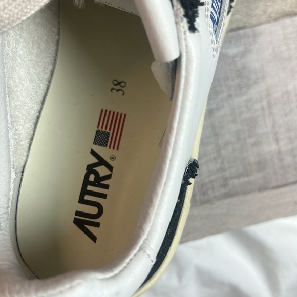 Autry Medalist Low Sneaker - Picture 7 of 7